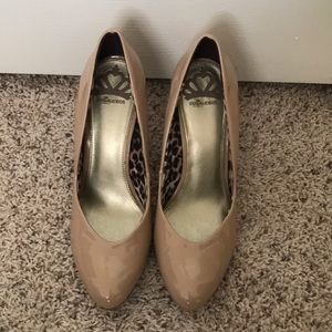 Women’s patent nude heels size 8
